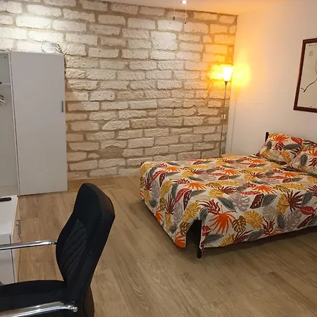 Lumineux Climatise Apartment *
